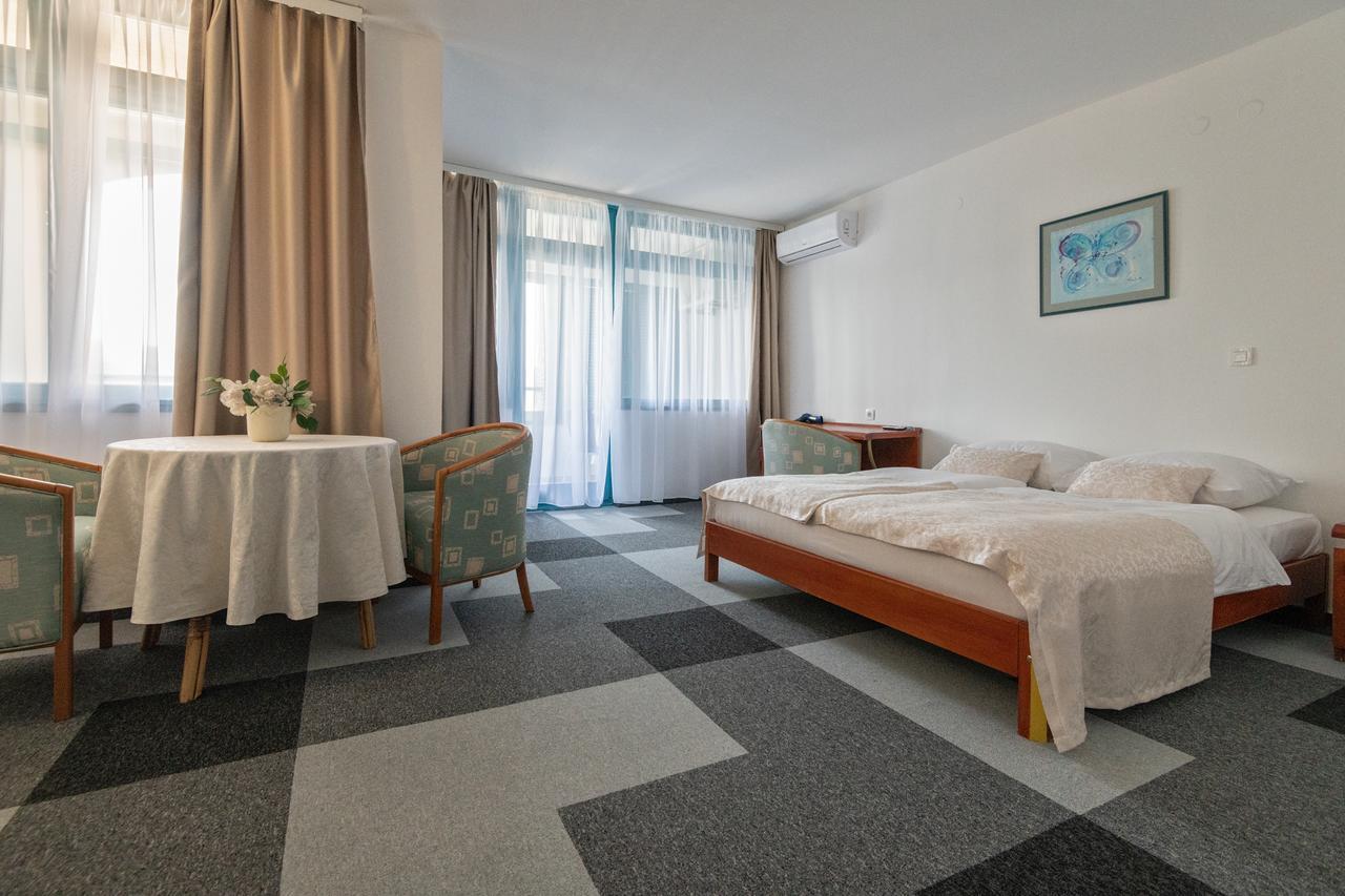 Hotel Stella เนอุม ภายนอก รูปภาพ
